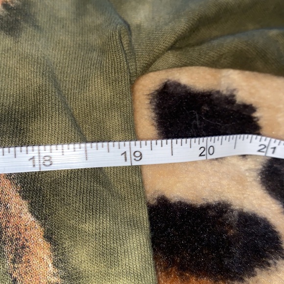 The Mountain Rasta Lion Shirt - Picture 7 of 8